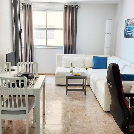 Modern And Centric With Air Conditioning - By Tenerifehints * El Medano (Tenerife)